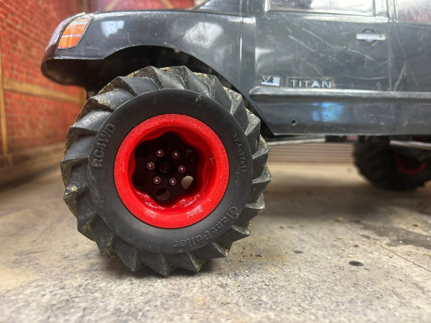 Chunkiie’s R/C pulling wheels.