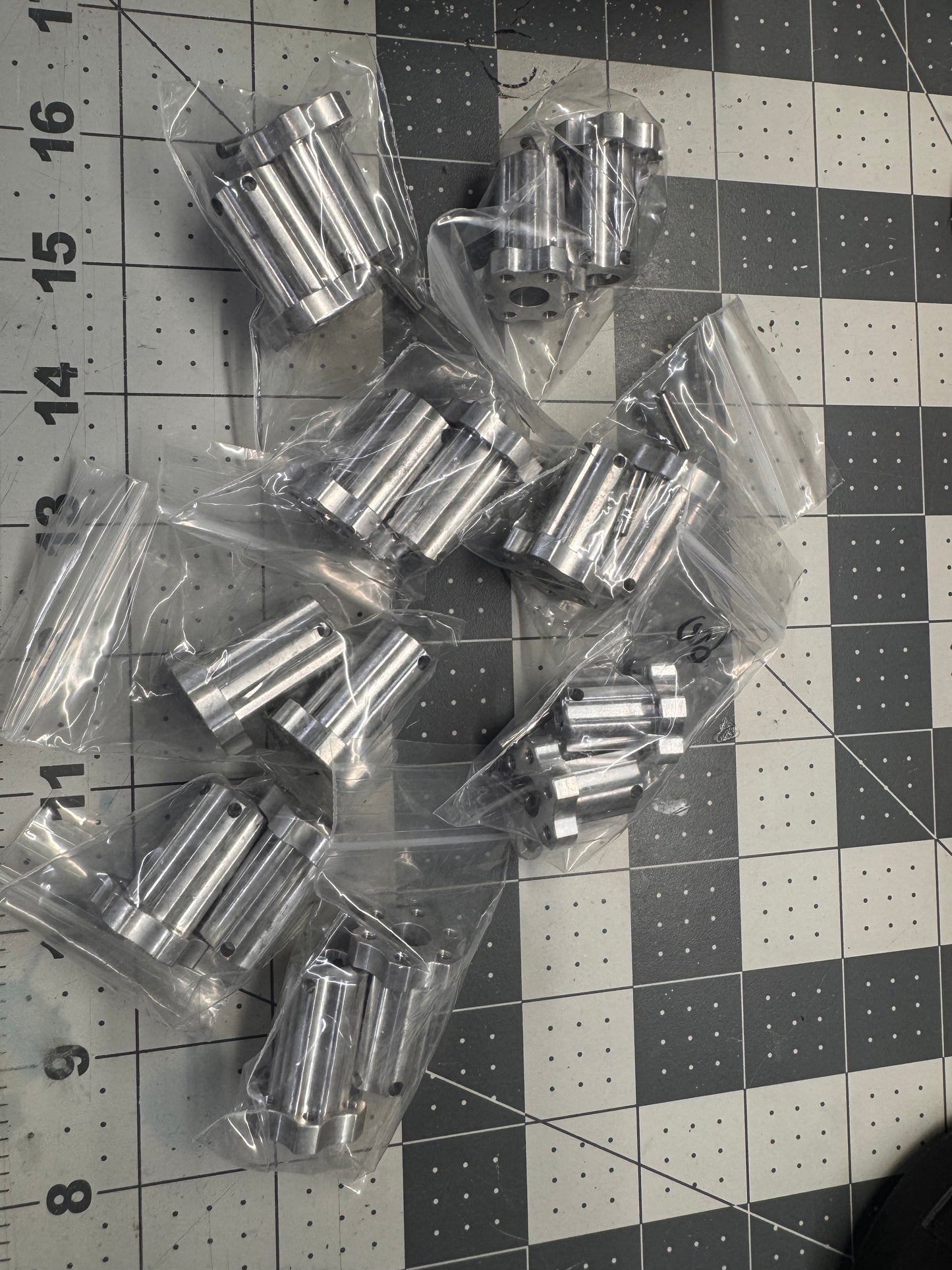 2.9 .900 hubs manufactured by Dlux (Vertex)